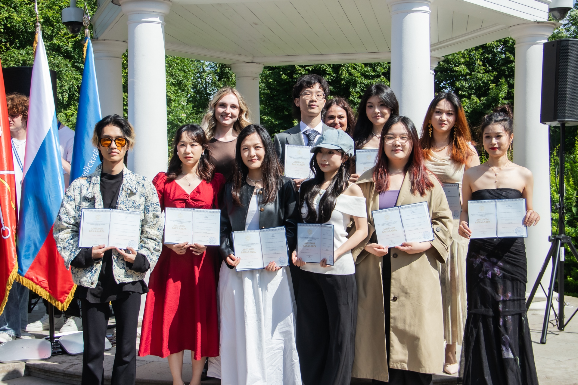 DOD 2026 04 04 kitaytsy_s_diplomami